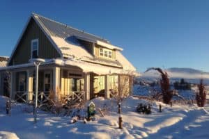Chelan vacation home in the snow