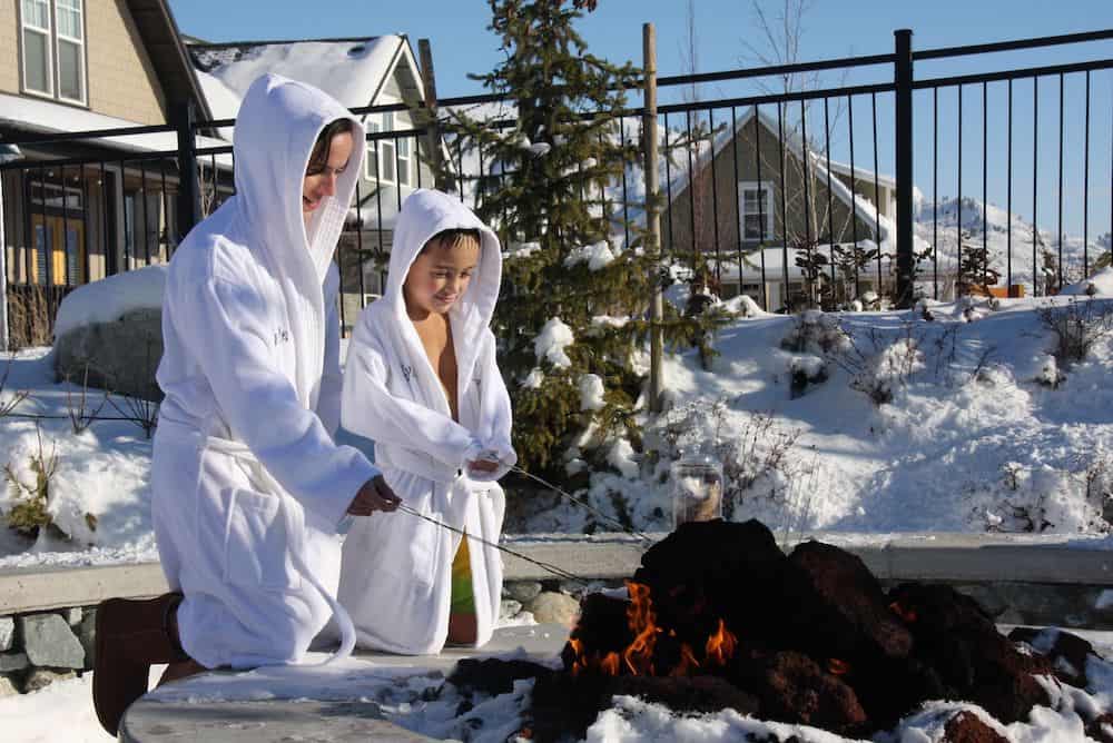 5 Reasons to Stay at Our Lake Chelan Lodging for the Holidays