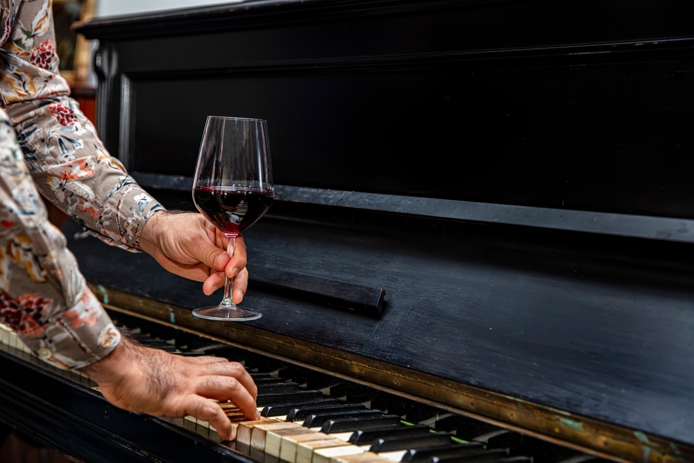 wine glass and piano