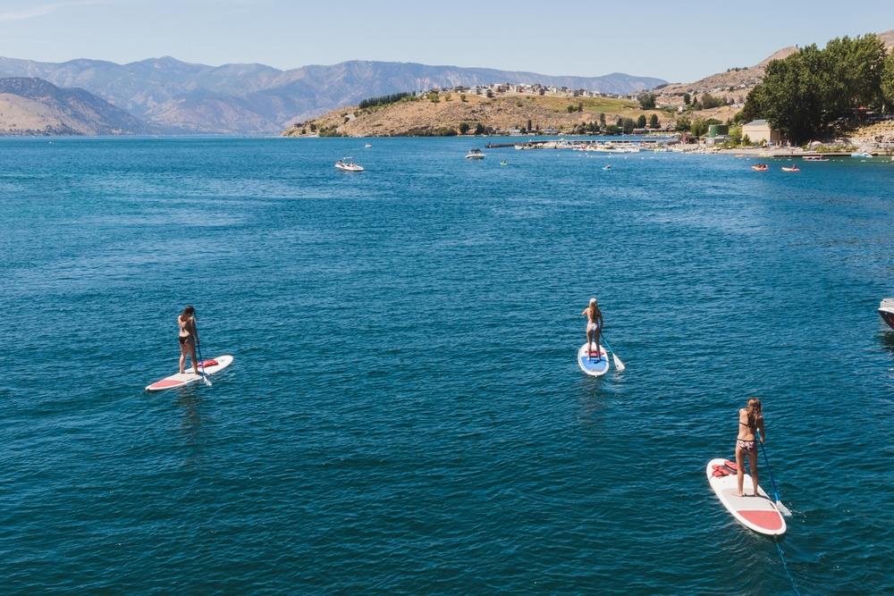 paddle boarders on a Lake Chelan vacation