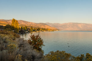 lake chelan boating in the fall