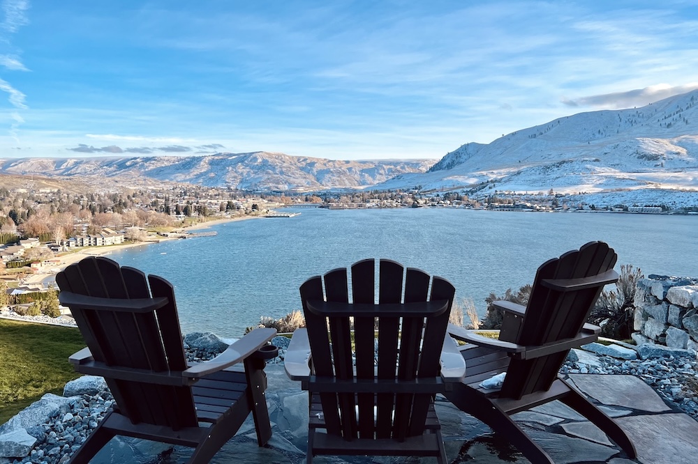 the lookout at lake chelan in winter