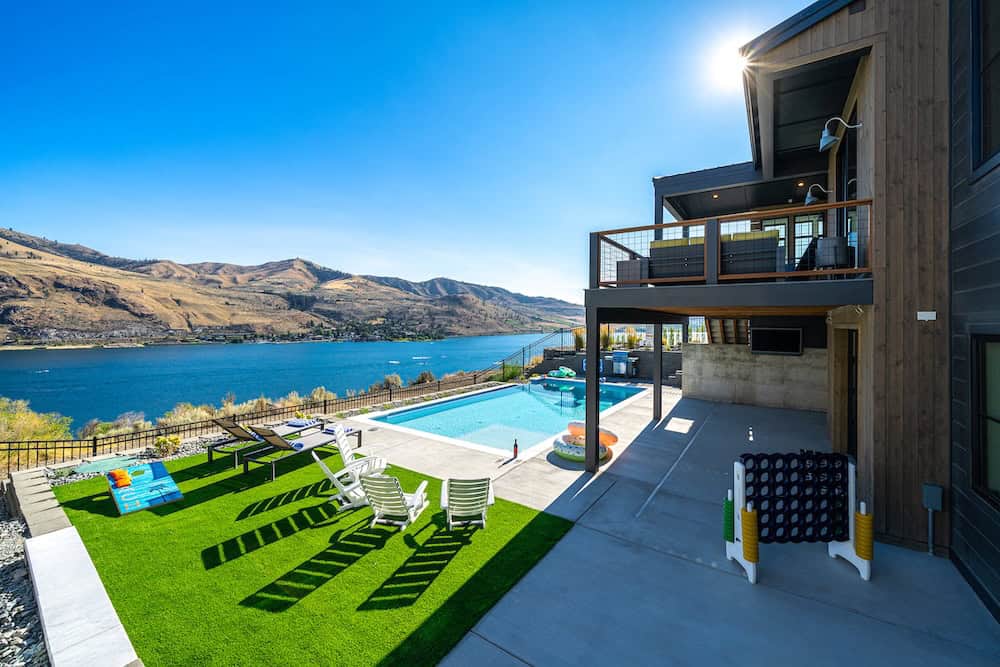 Yeti Hut is one of the Chelan lakefront rentals at The Lookout